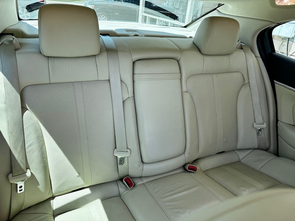 2013 Lincoln MKS Image 23