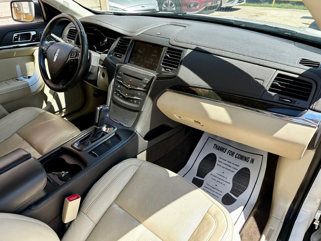 2013 Lincoln MKS Image 24