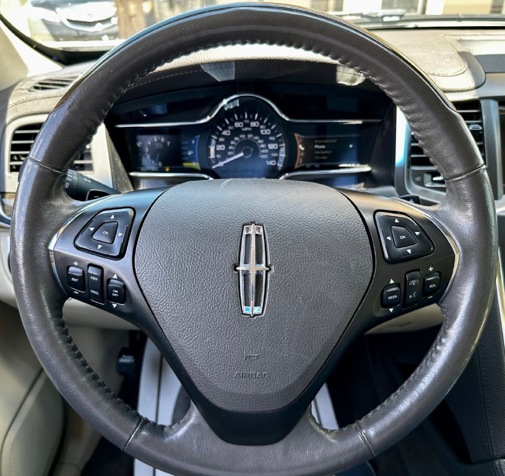 2013 Lincoln MKS Image 32