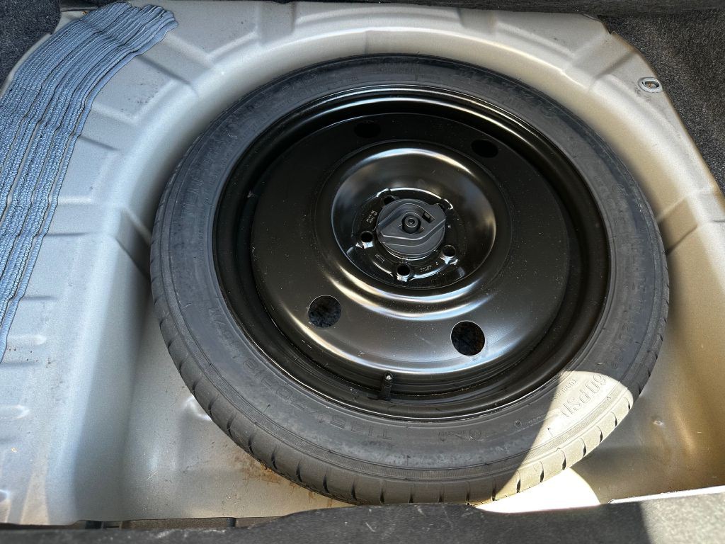 2013 Lincoln MKS Image 37