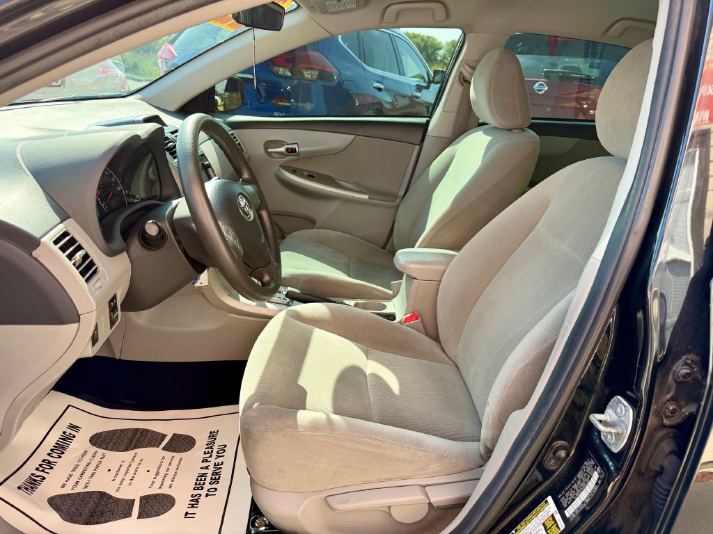 2013 Toyota Corolla Image 12