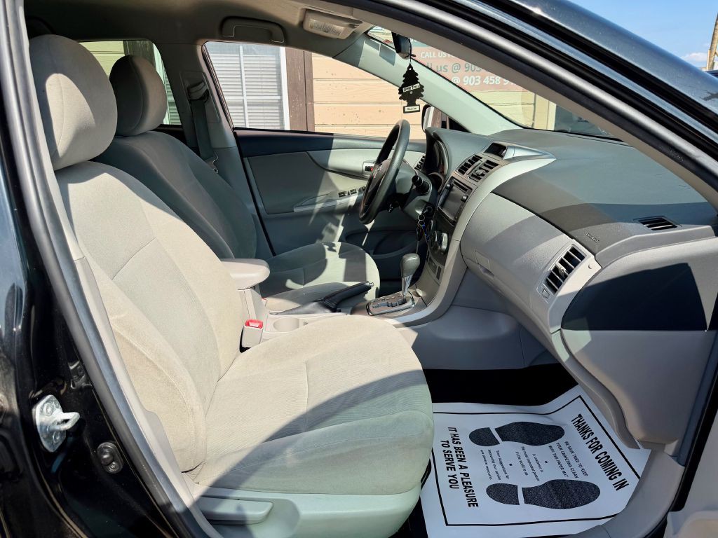 2013 Toyota Corolla Image 16