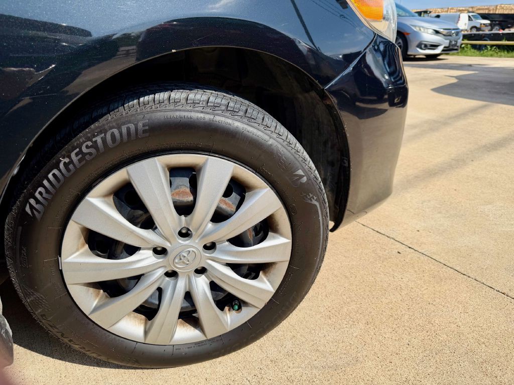 2013 Toyota Corolla Image 28