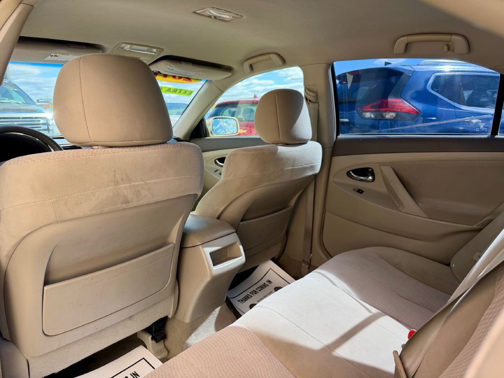 2011 Toyota Camry Image 25