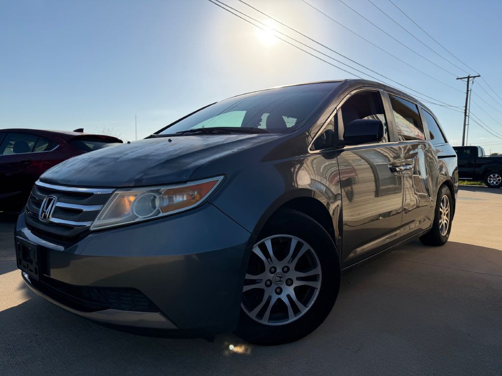 2011 Honda Odyssey Image 2