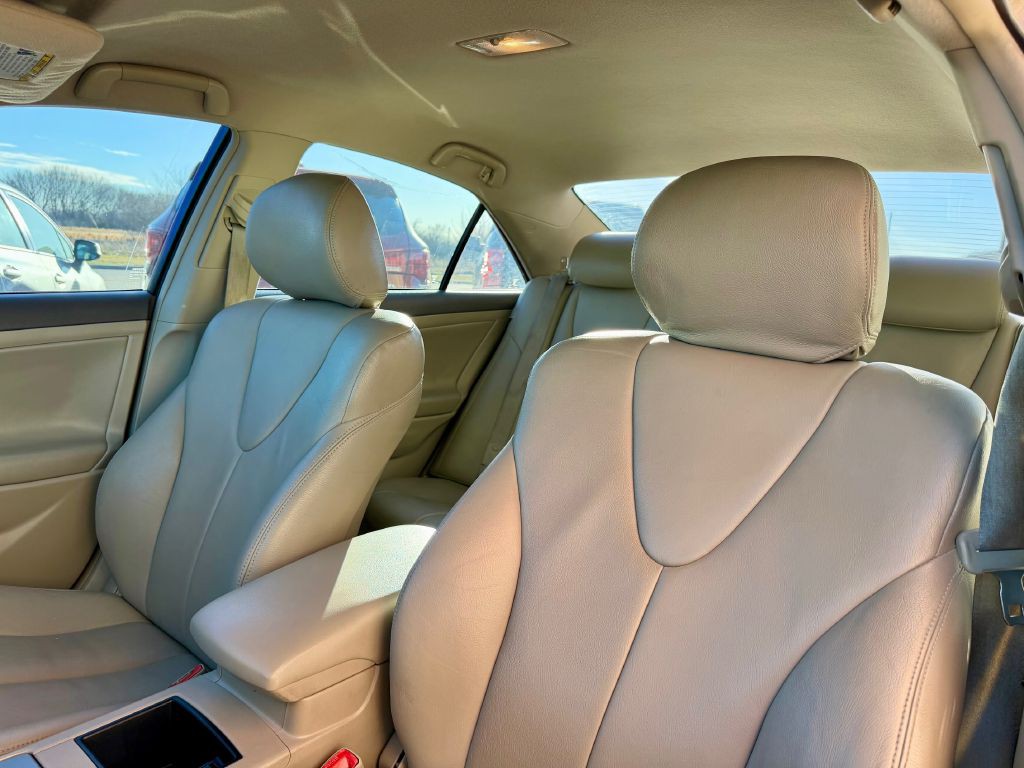2009 Toyota Camry Image 16