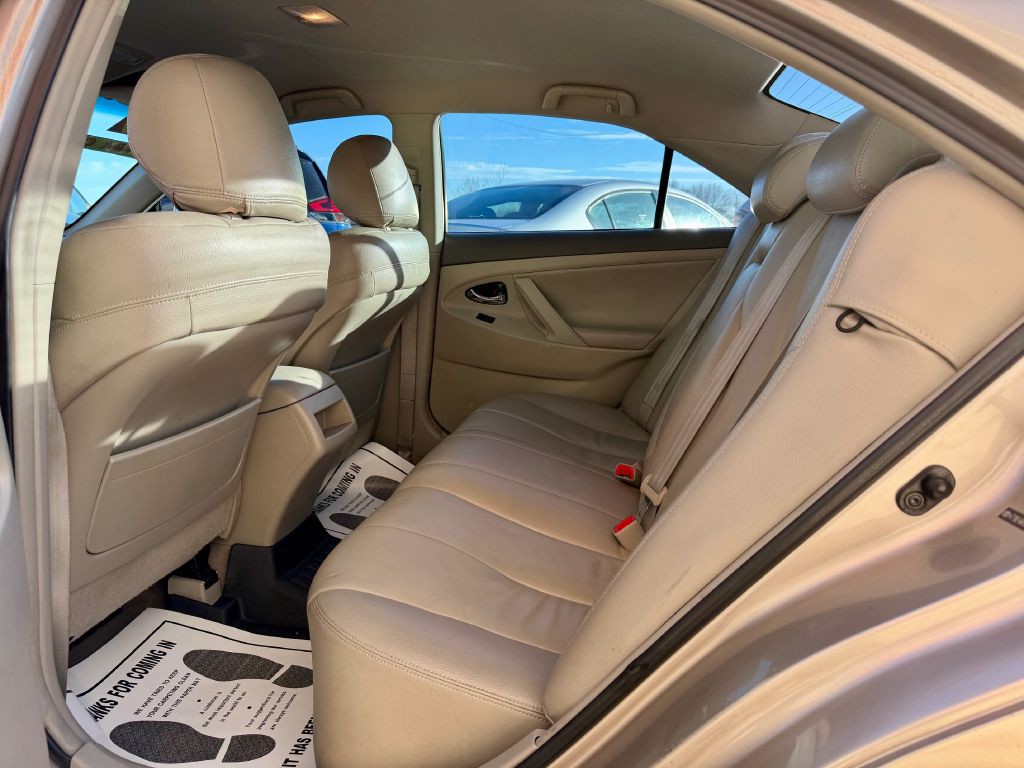 2009 Toyota Camry Image 17