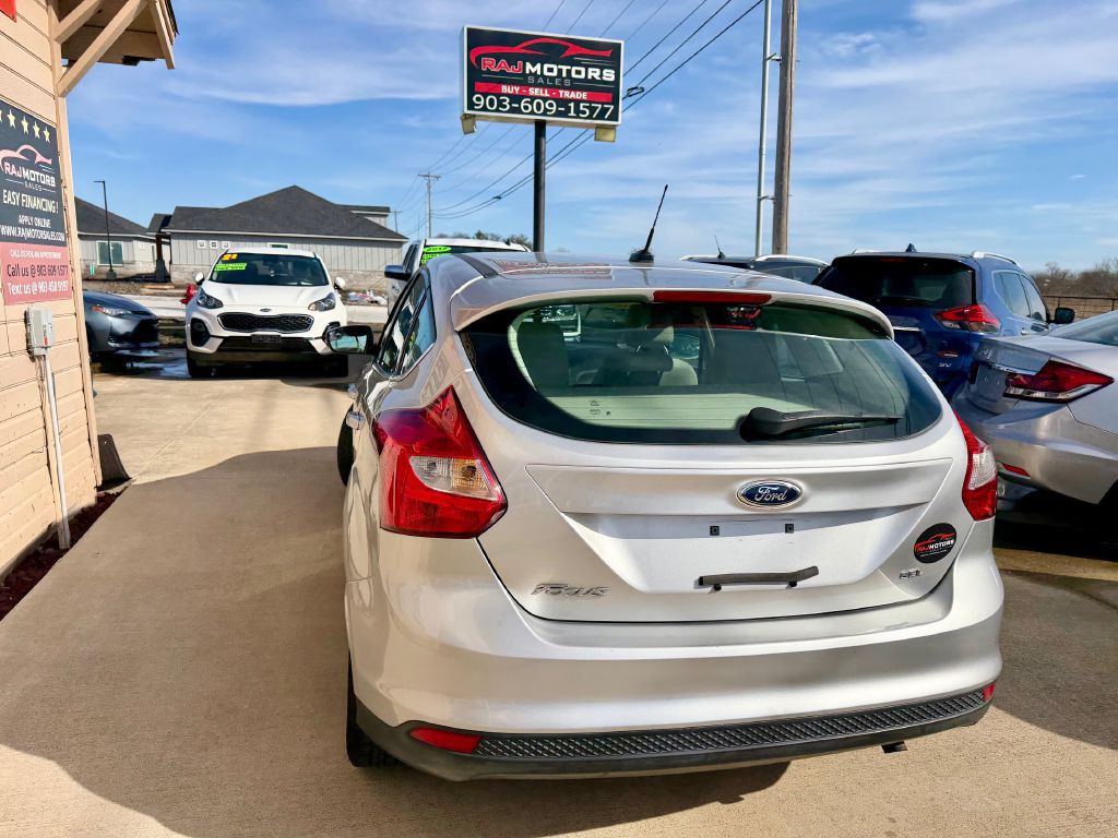 2012 Ford Focus Image 11