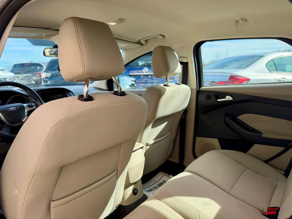 2012 Ford Focus Image 19