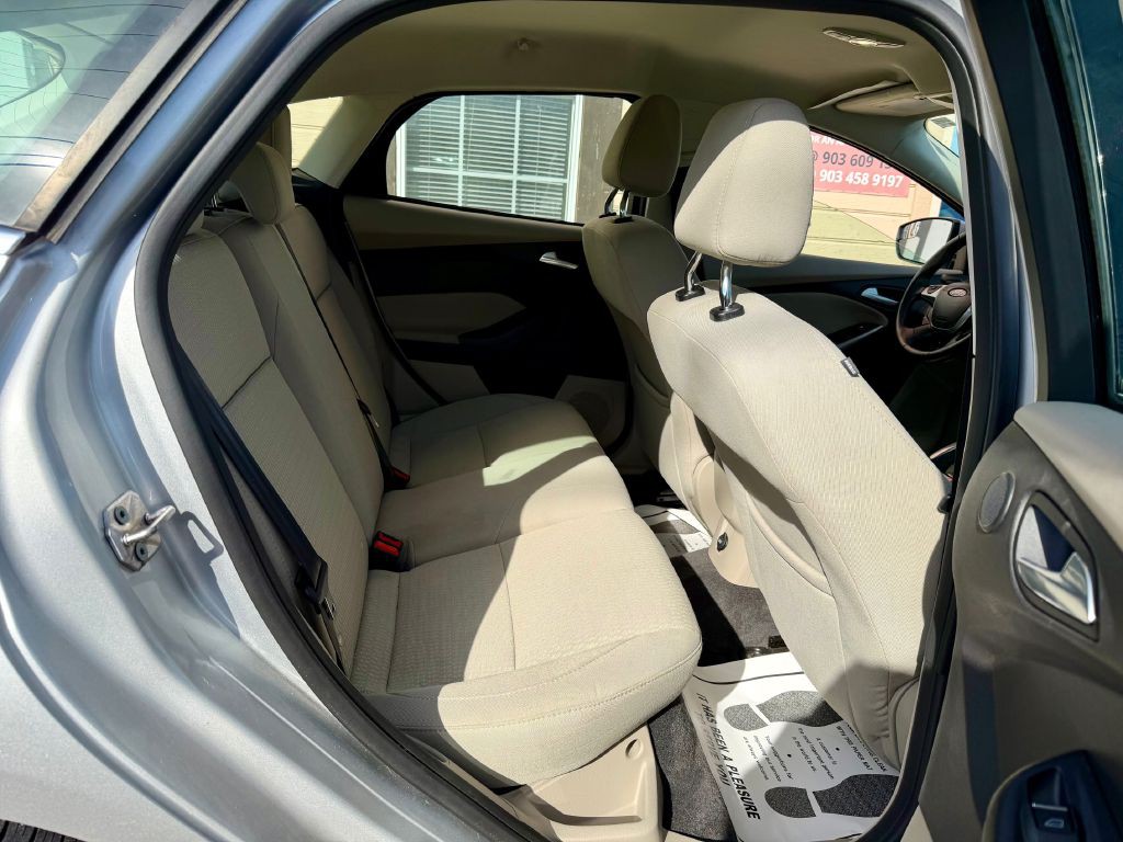 2012 Ford Focus Image 22