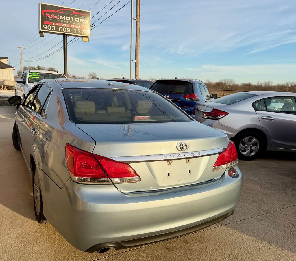 2012 Toyota Avalon Image 11
