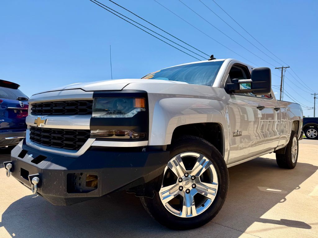 2018 Chevrolet Silverado 1500 Image 2