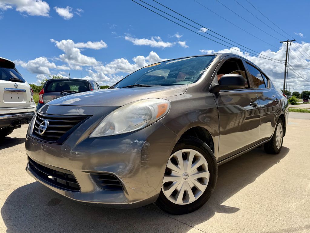 2014 Nissan Versa Image 2