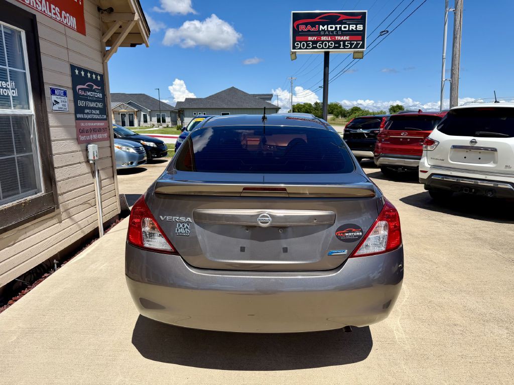 2014 Nissan Versa Image 15