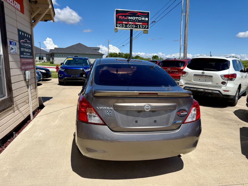 2014 Nissan Versa Image 16