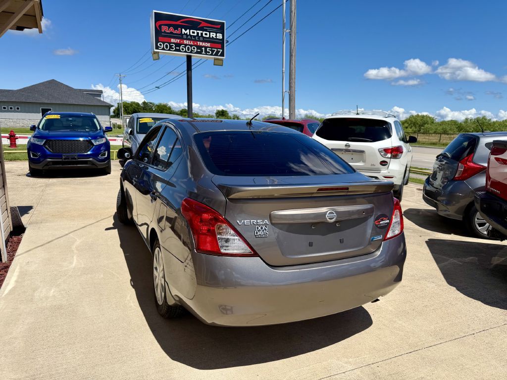 2014 Nissan Versa Image 17