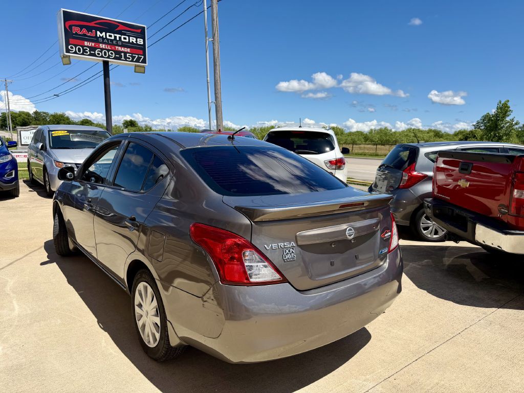 2014 Nissan Versa Image 18