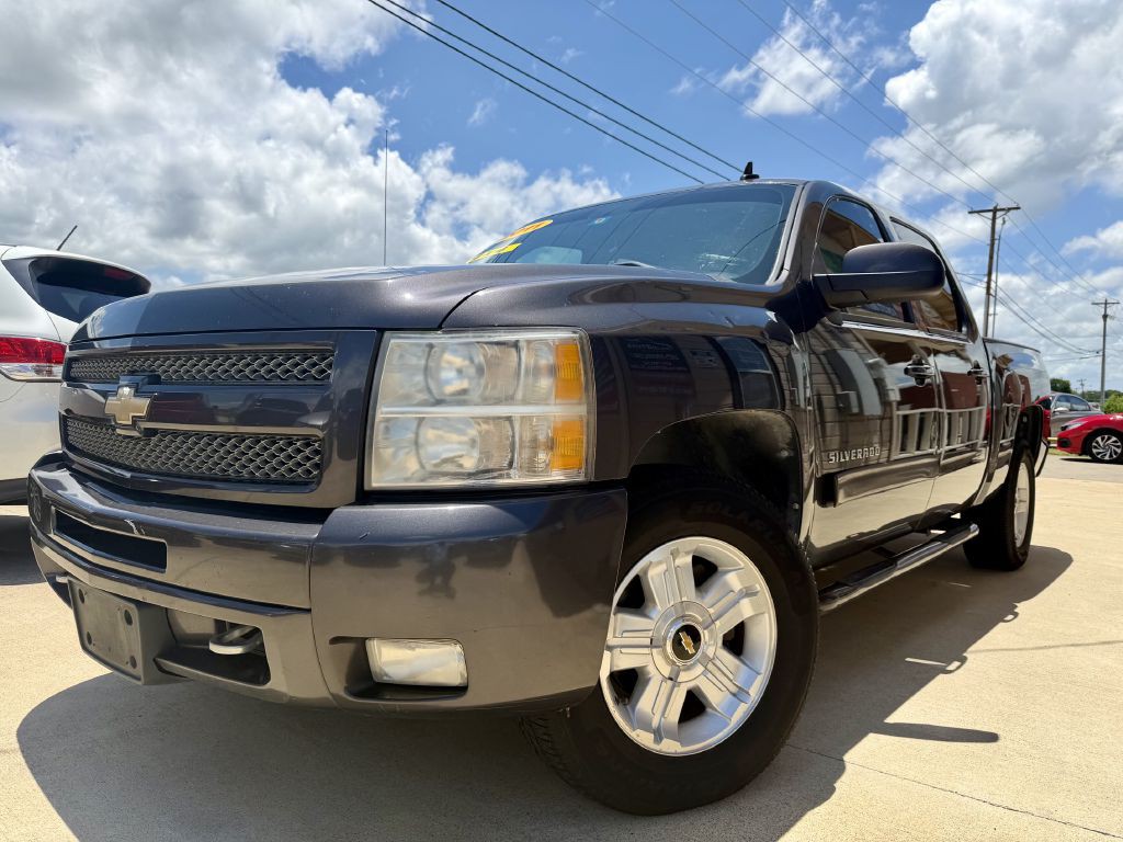 2011 Chevrolet Silverado 1500 Image 2