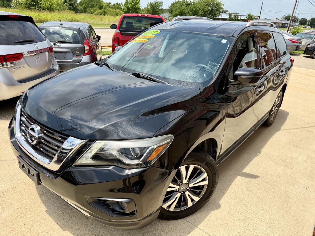 2017 Nissan Pathfinder Image 1