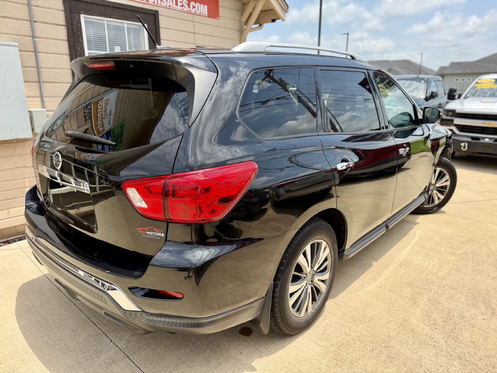 2017 Nissan Pathfinder Image 11