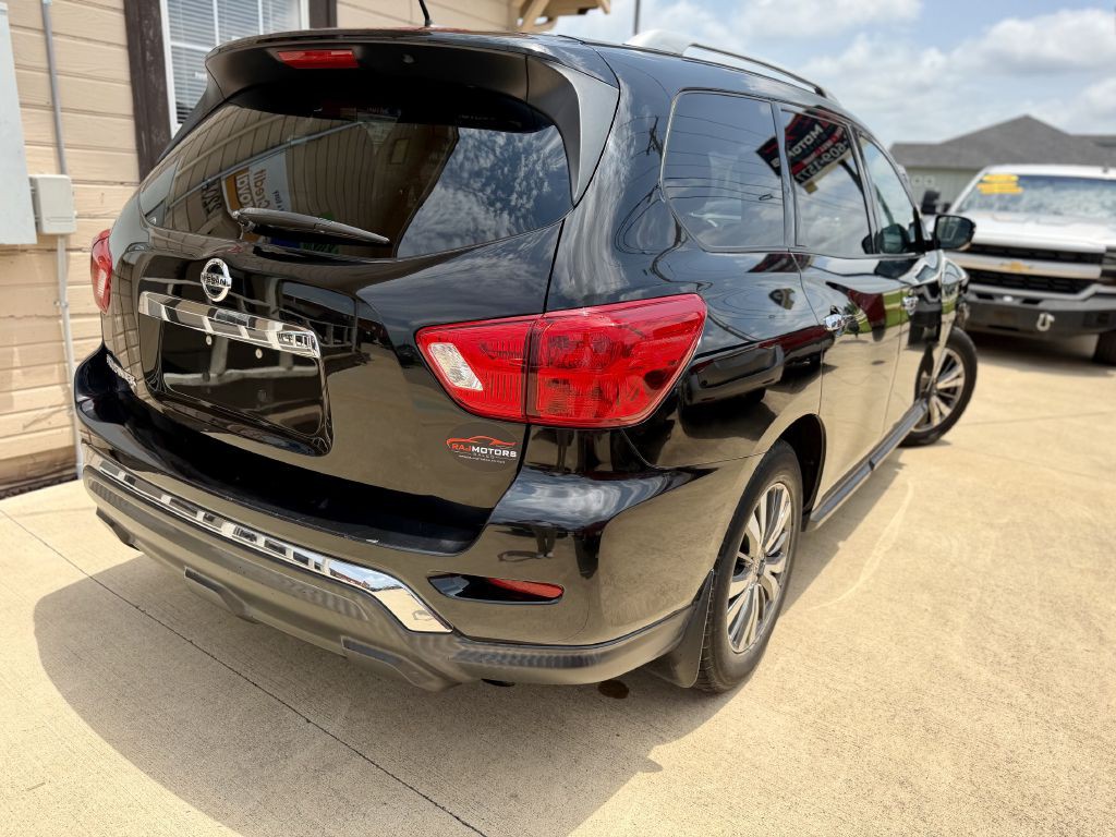 2017 Nissan Pathfinder Image 12