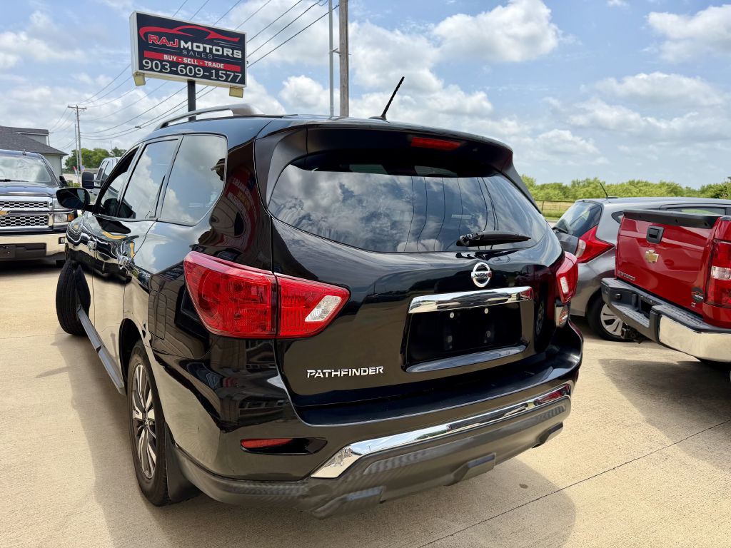 2017 Nissan Pathfinder Image 16