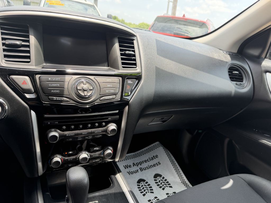 2017 Nissan Pathfinder Image 30
