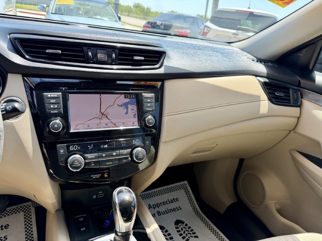 2019 Nissan Rogue Image 24