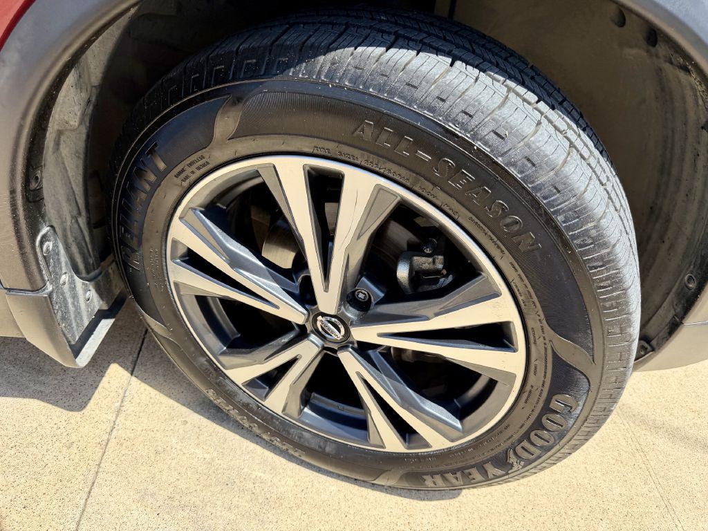 2019 Nissan Rogue Image 40