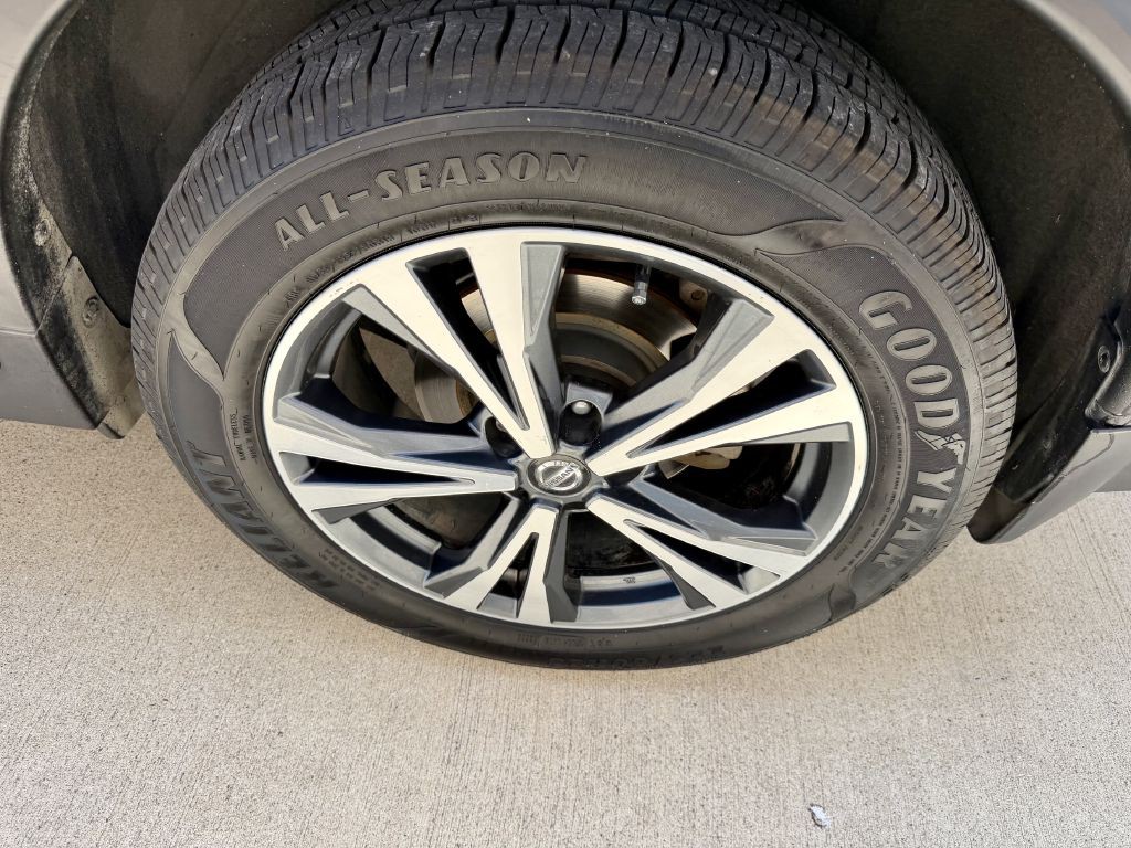 2019 Nissan Rogue Image 41