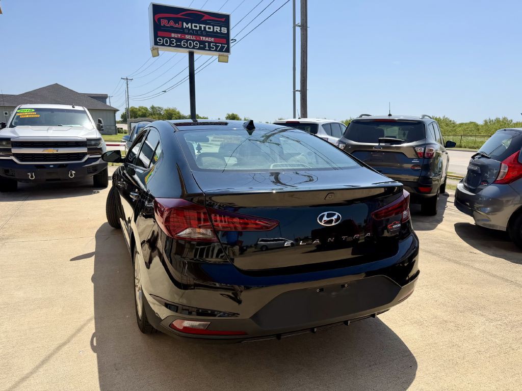 2019 Hyundai Elantra Image 12