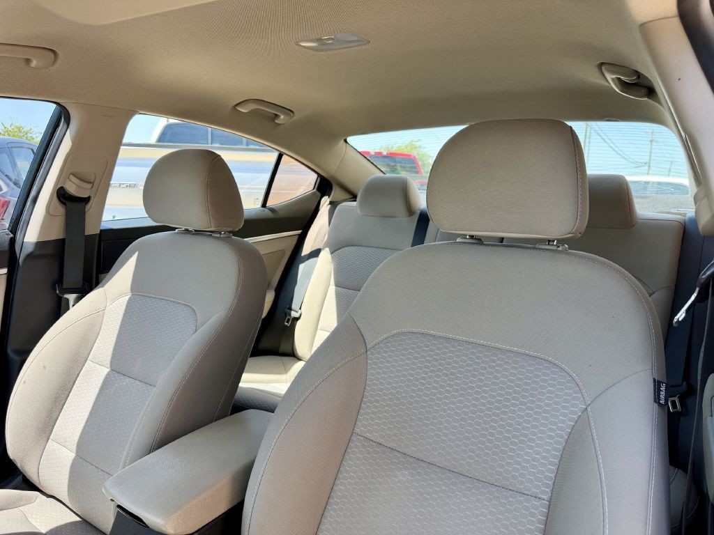 2019 Hyundai Elantra Image 17