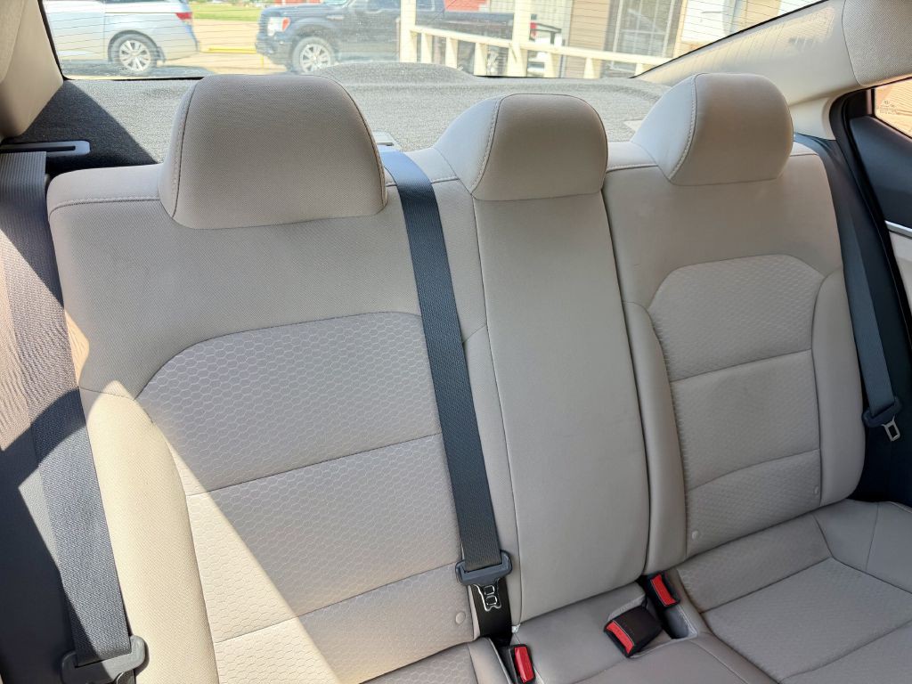 2019 Hyundai Elantra Image 23