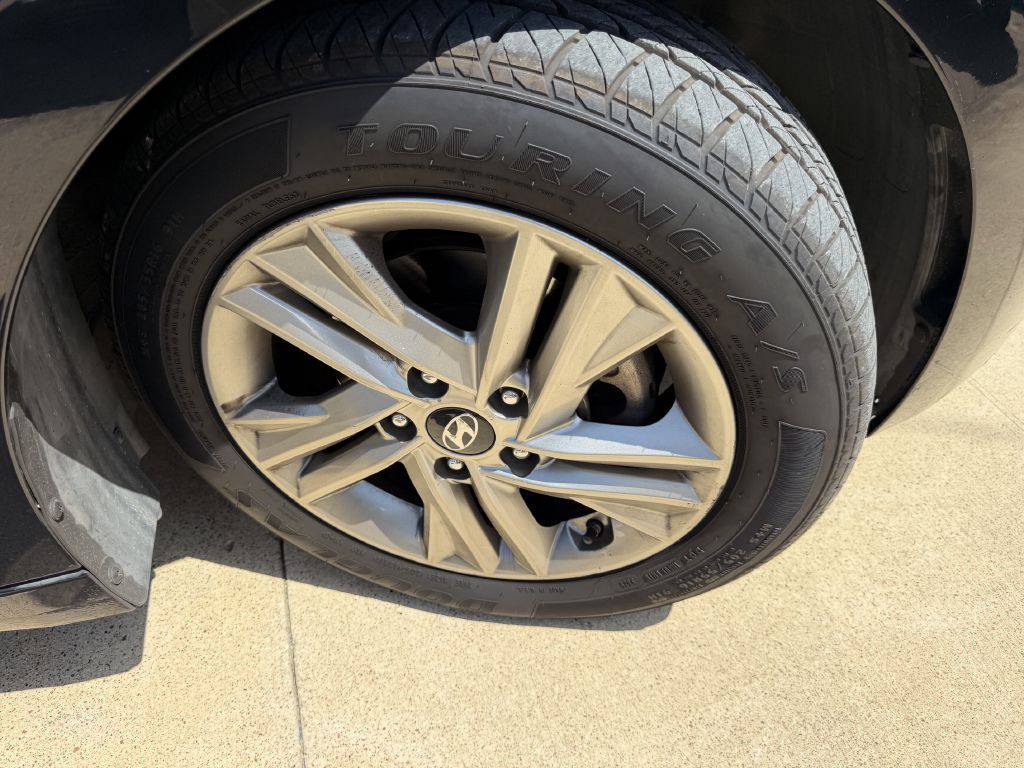 2019 Hyundai Elantra Image 35