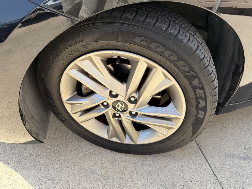 2019 Hyundai Elantra Image 36
