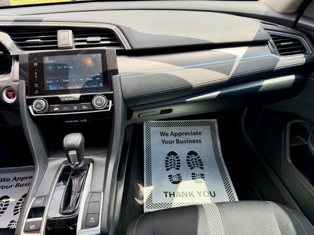 2017 Honda Civic Image 32