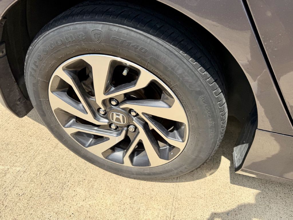 2017 Honda Civic Image 38