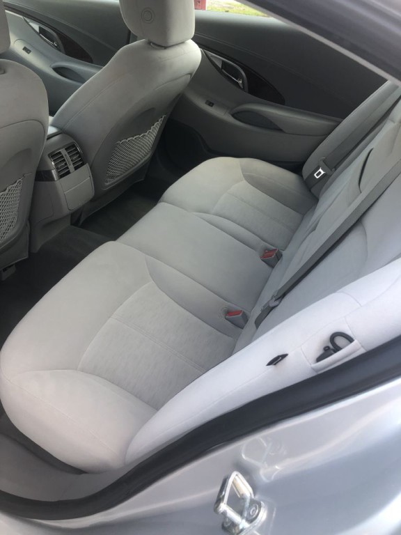 2010 Buick Lacrosse Image 3