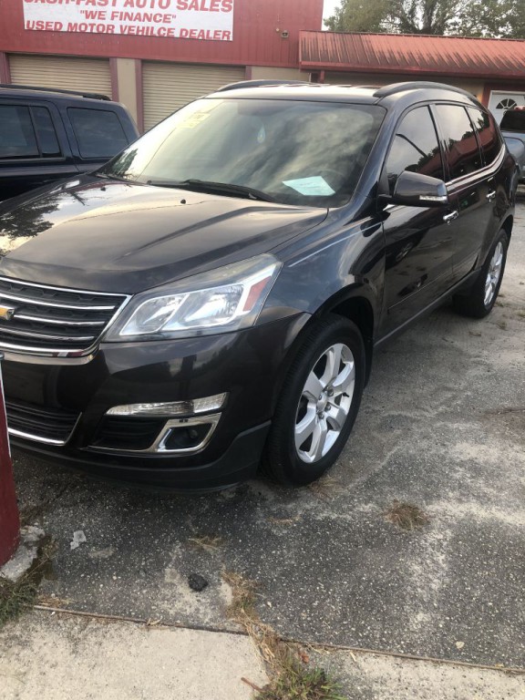 2017 Chevrolet Traverse Image 2