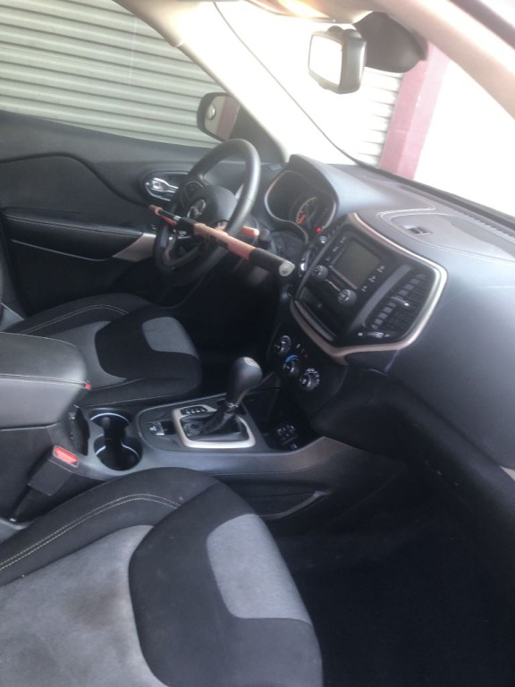 2017 Jeep Cherokee Image 2