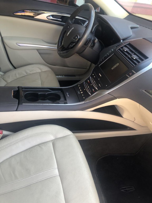 2013 Lincoln MKZ Image 2