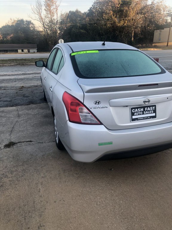 2019 Nissan Versa Image 2