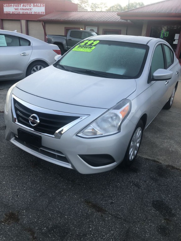 2019 Nissan Versa Image 1