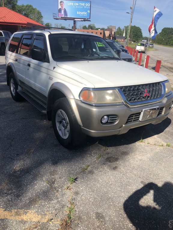 2000 Mitsubishi Montero Image 1