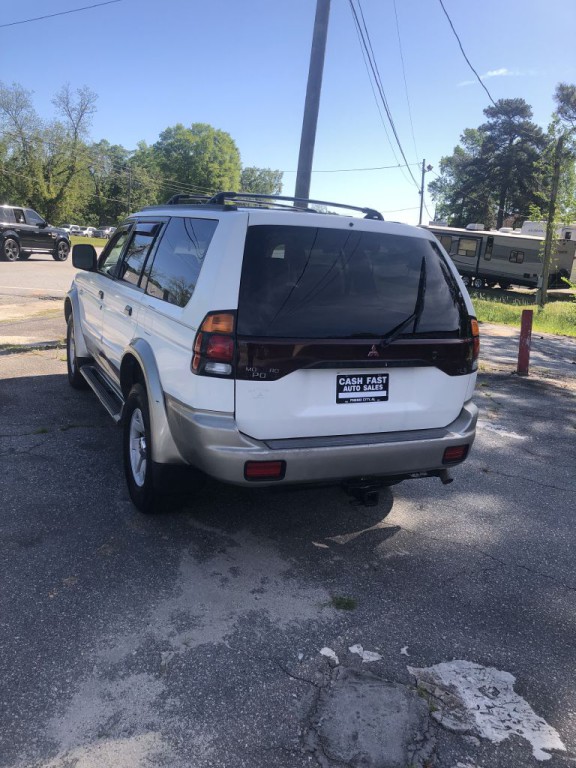 2000 Mitsubishi Montero Image 2