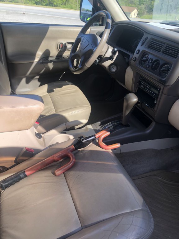 2000 Mitsubishi Montero Image 3