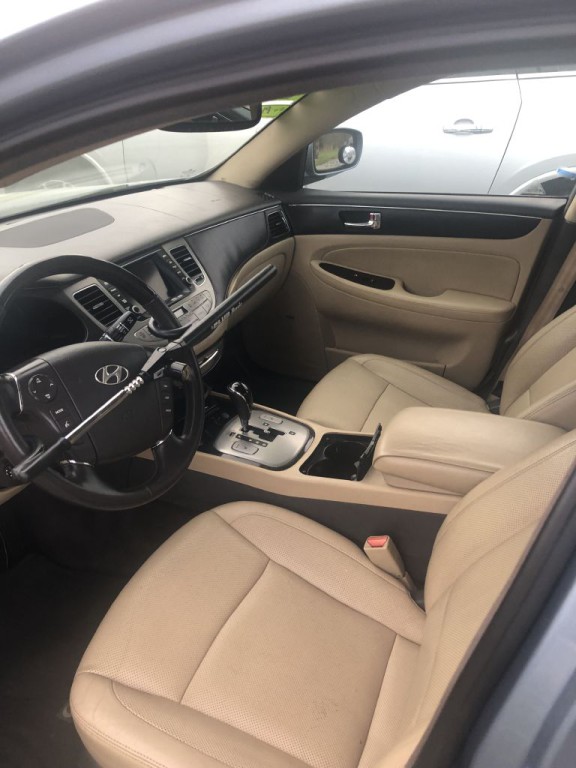 2010 Hyundai Genesis Image 3
