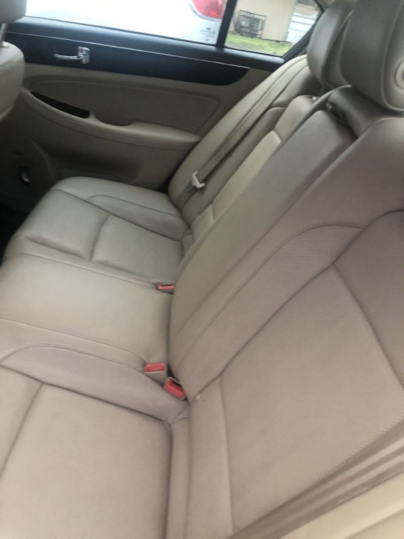 2010 Hyundai Genesis Image 4