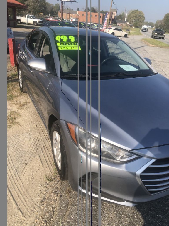 2017 Hyundai Elantra Image 2