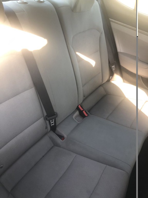 2017 Hyundai Elantra Image 3